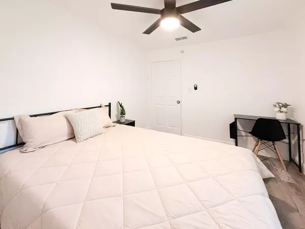 Coliving in Live Oaks Square - East Tampa, Tampa