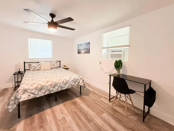 Coliving in Live Oaks Square - East Tampa, Tampa