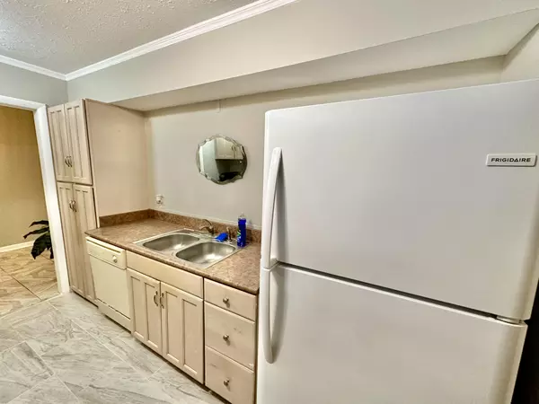 Coliving in Live Oaks Square - East Tampa, Tampa