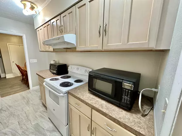 Coliving in Live Oaks Square - East Tampa, Tampa