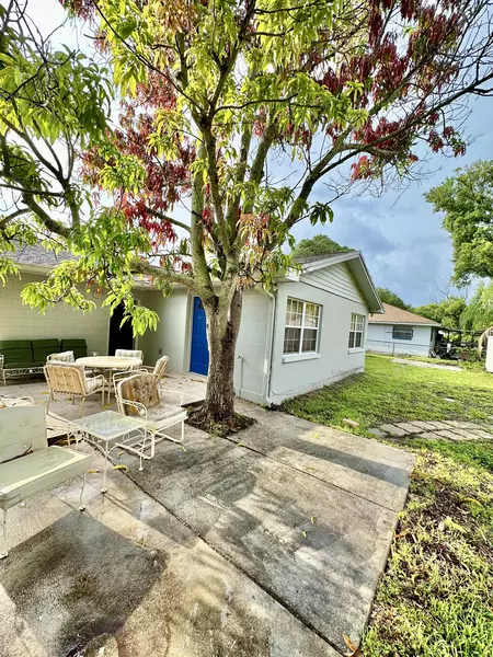 Coliving in Live Oaks Square - East Tampa, Tampa