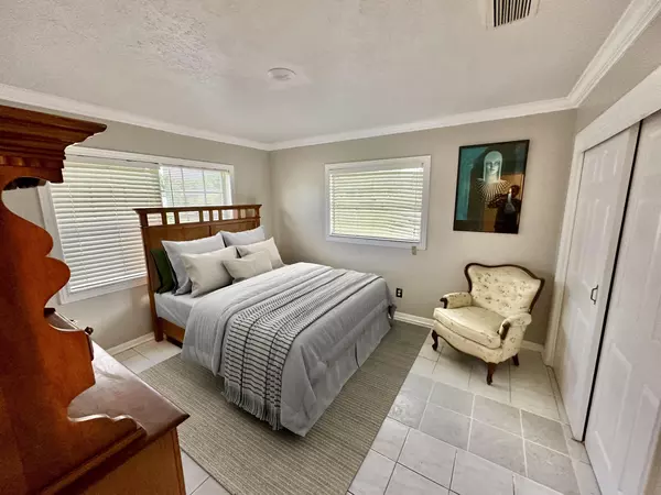 Coliving in Live Oaks Square - East Tampa, Tampa