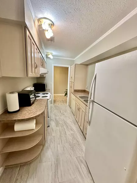 Coliving in Live Oaks Square - East Tampa, Tampa