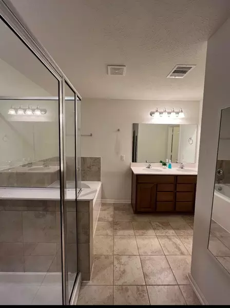 Coliving in Greater Greenspoint - Ne Houston, Houston