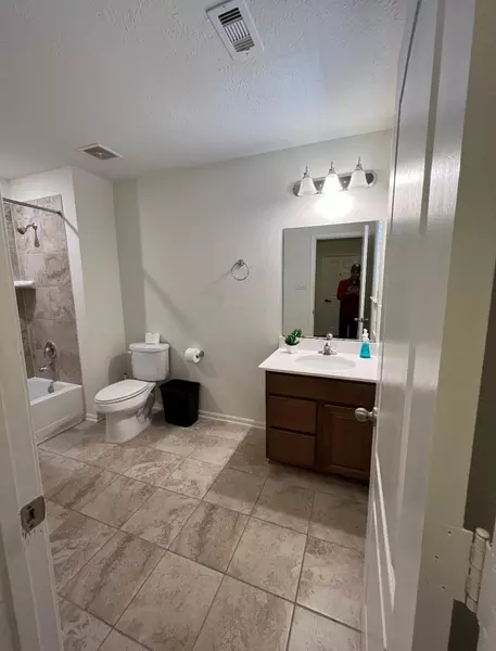 Coliving in Greater Greenspoint - Ne Houston, Houston