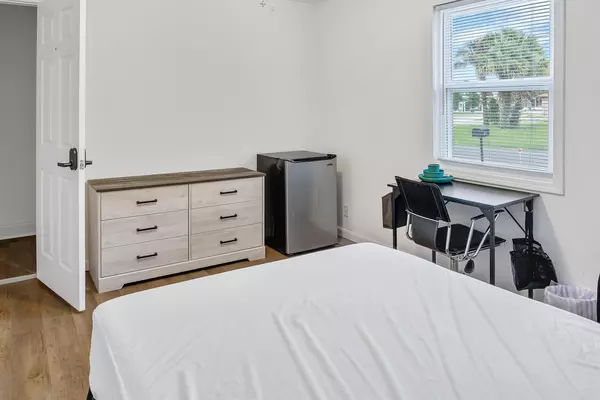 Coliving in Cedar Hills - Westside, Jacksonville