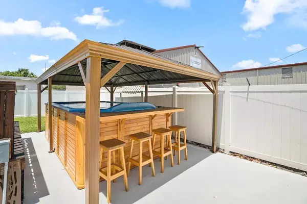 Coliving in Ybor City - Central Tampa, Tampa