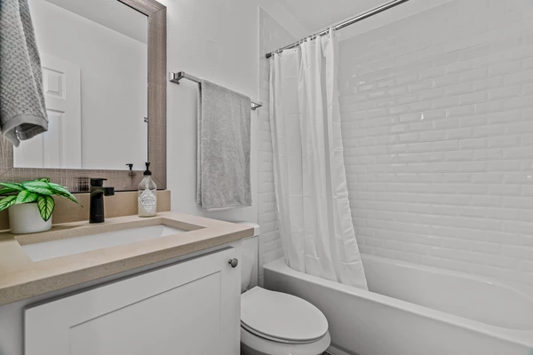 Coliving in Live Oaks Square - East Tampa, Tampa