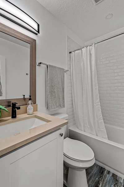 Coliving in Live Oaks Square - East Tampa, Tampa