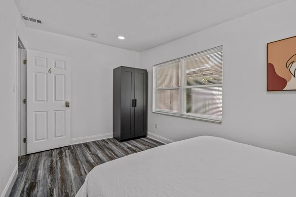 Coliving in Live Oaks Square - East Tampa, Tampa