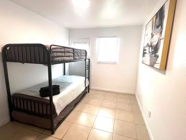 Coliving in Bellflower - Southeast, Los Angeles