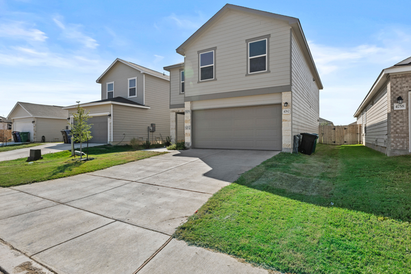 Coliving in Pecan Valley - South SATX, San Antonio