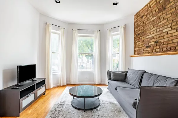 Coliving in Ukrainian Village - West Side, Chicago