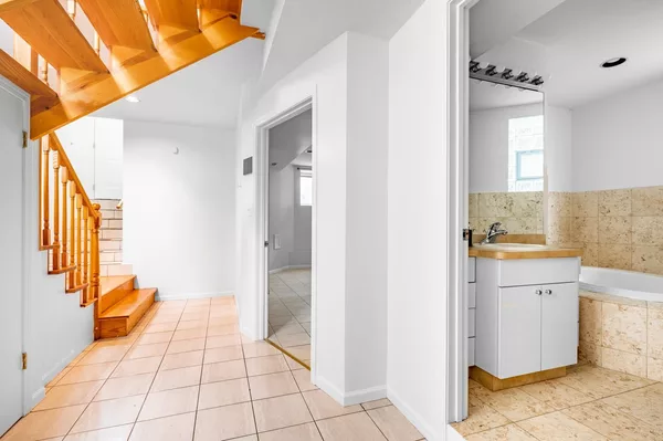 Coliving in Ukrainian Village - West Side, Chicago