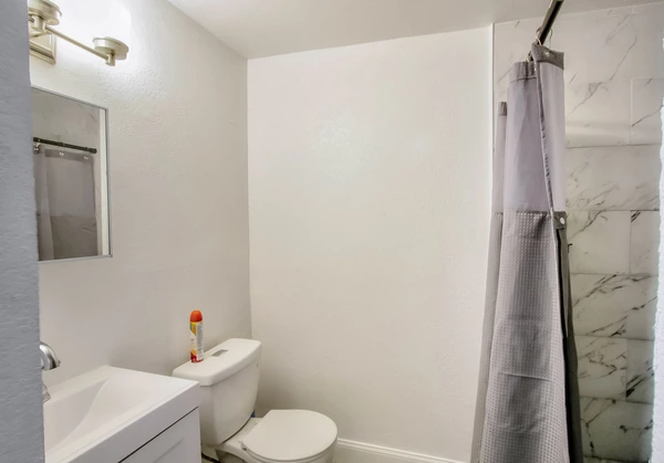 Coliving in Live Oaks Square - East Tampa, Tampa