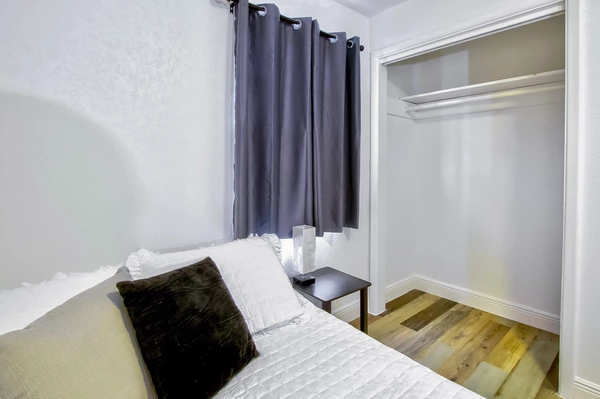 Coliving in Live Oaks Square - East Tampa, Tampa