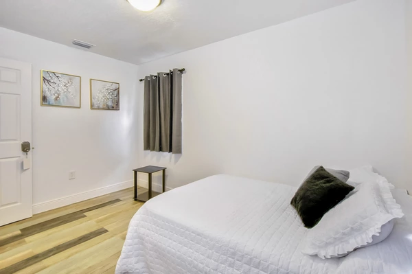 Coliving in Live Oaks Square - East Tampa, Tampa