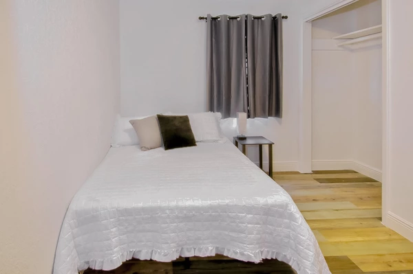 Coliving in Live Oaks Square - East Tampa, Tampa