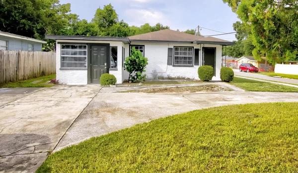 Coliving in Live Oaks Square - East Tampa, Tampa