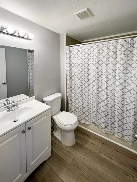 Coliving in Live Oaks Square - East Tampa, Tampa