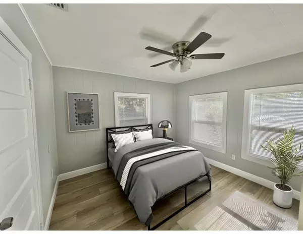 Coliving in Live Oaks Square - East Tampa, Tampa