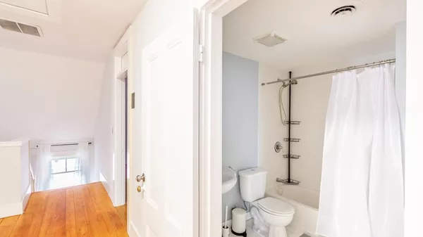 Coliving in Newton - Metro Area, Boston