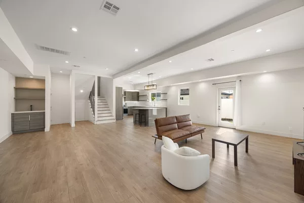 Coliving in Valley Village - San Fernando Valley, Los Angeles