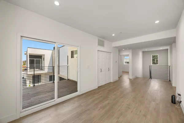 Coliving in Valley Village - San Fernando Valley, Los Angeles