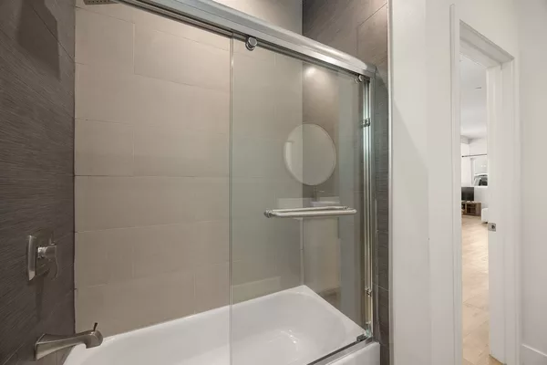 Coliving in Valley Village - San Fernando Valley, Los Angeles