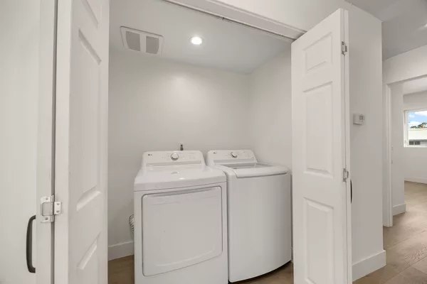 Coliving in Valley Village - San Fernando Valley, Los Angeles