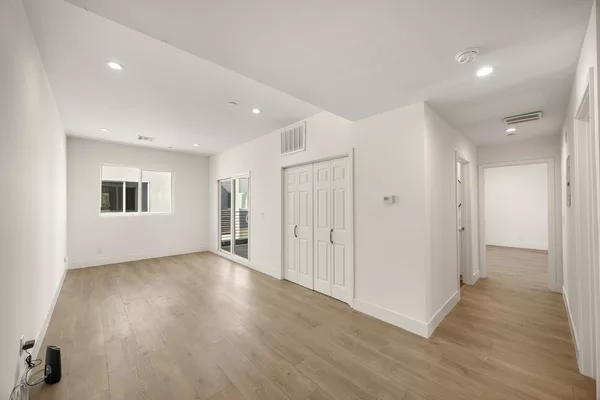 Coliving in Valley Village - San Fernando Valley, Los Angeles