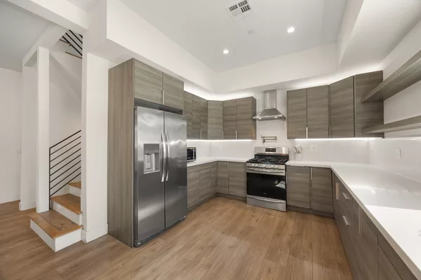 Coliving in Valley Village - San Fernando Valley, Los Angeles