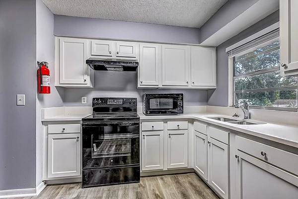 Coliving in Live Oaks Square - East Tampa, Tampa