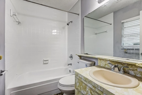 Coliving in Live Oaks Square - East Tampa, Tampa