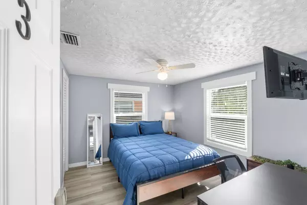 Coliving in Live Oaks Square - East Tampa, Tampa