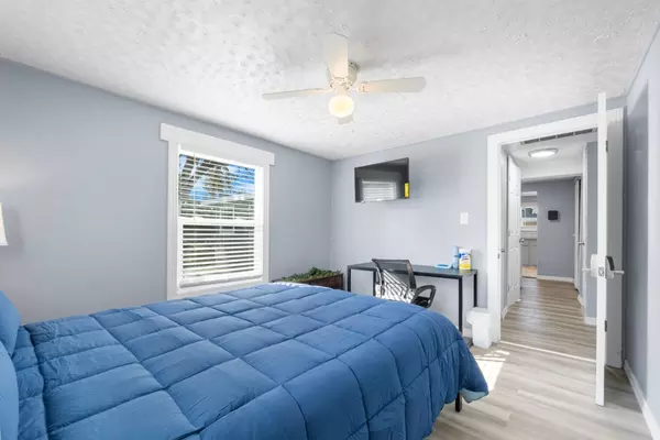Coliving in Live Oaks Square - East Tampa, Tampa