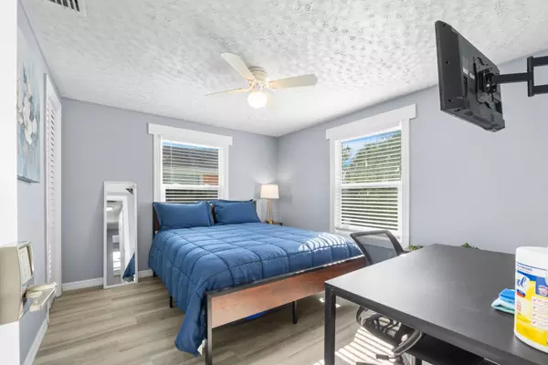 Coliving in Live Oaks Square - East Tampa, Tampa