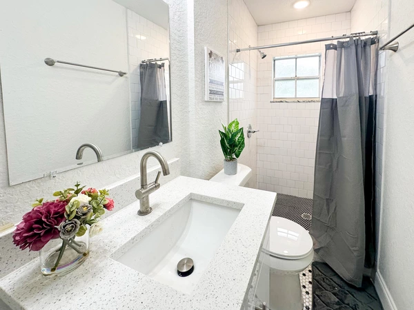 Coliving in Live Oaks Square - East Tampa, Tampa