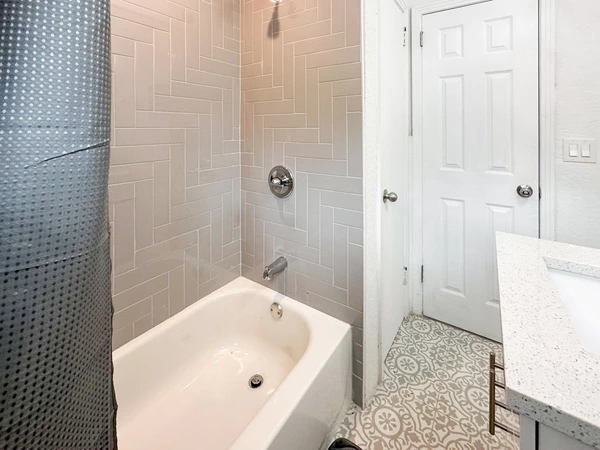 Coliving in Live Oaks Square - East Tampa, Tampa