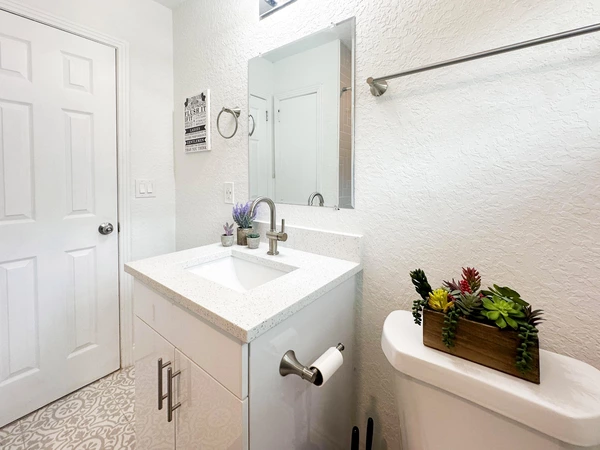 Coliving in Live Oaks Square - East Tampa, Tampa