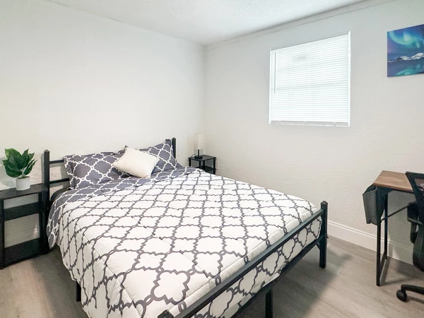 Coliving in Live Oaks Square - East Tampa, Tampa