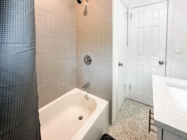 Coliving in Live Oaks Square - East Tampa, Tampa