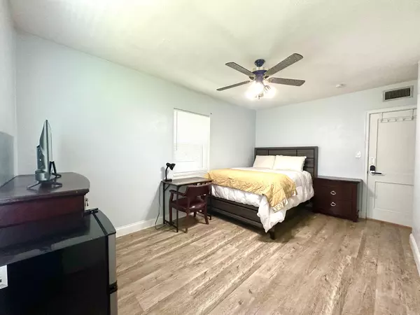 Coliving in Cedar Hills - Westside, Jacksonville