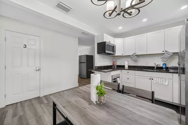 Coliving in Live Oaks Square - East Tampa, Tampa