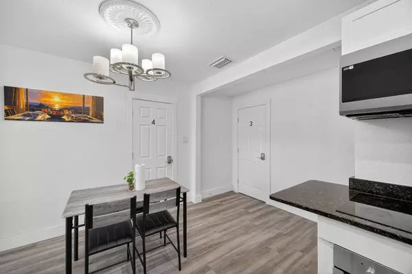 Coliving in Live Oaks Square - East Tampa, Tampa