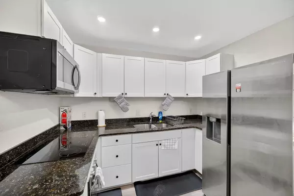 Coliving in Live Oaks Square - East Tampa, Tampa