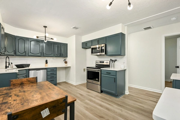 Coliving in Ruskin Heights - KCMO, Kansas City