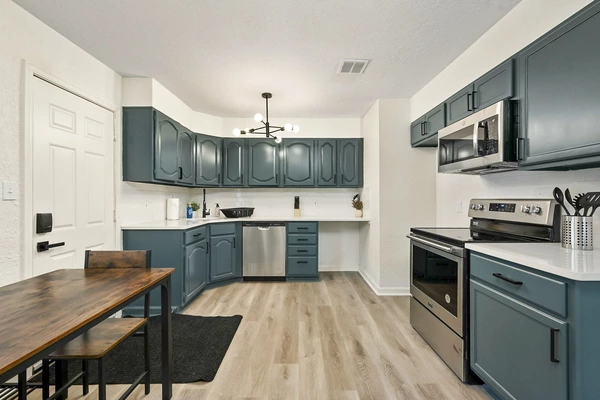 Coliving in Ruskin Heights - KCMO, Kansas City