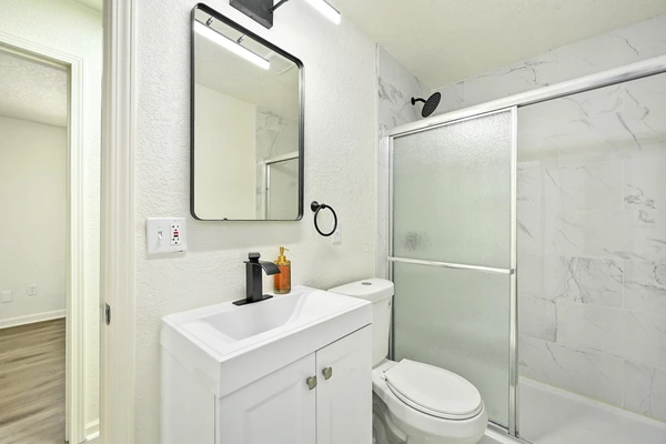 Coliving in Ruskin Heights - KCMO, Kansas City