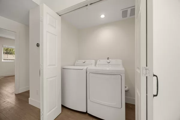 Coliving in Valley Village - San Fernando Valley, Los Angeles